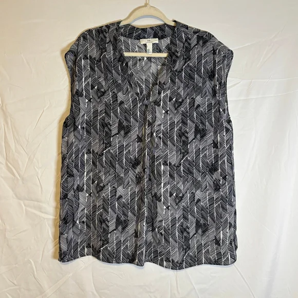Halston Studio Sleeveless Blouse L Black White Geometric Print Quiet Luxury - Picture 9 of 10